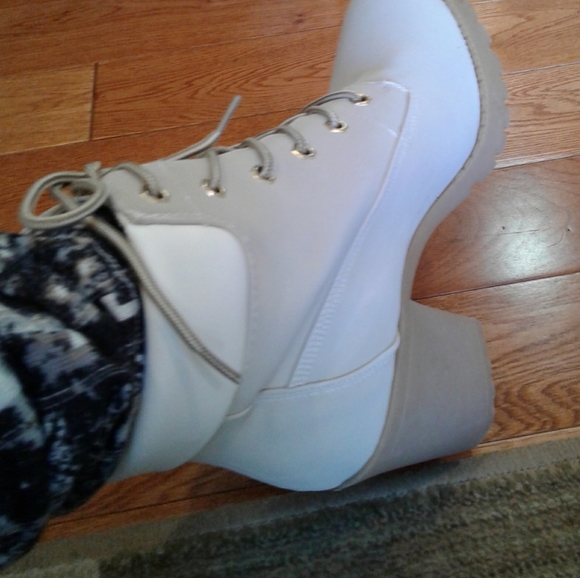 Boots - Picture 13 of 13